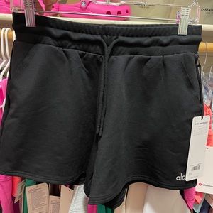 NWT Alo Yoga Dreamy Short